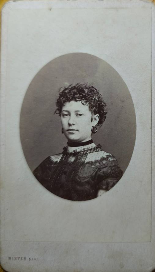 Obsah obrzku Lidsk tv, kniha, Retro styl, portrt

Obsah generovan pomoc AI me bt nesprvn.