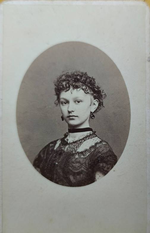 Obsah obrzku Lidsk tv, Retro styl, skica, portrt

Obsah generovan pomoc AI me bt nesprvn.