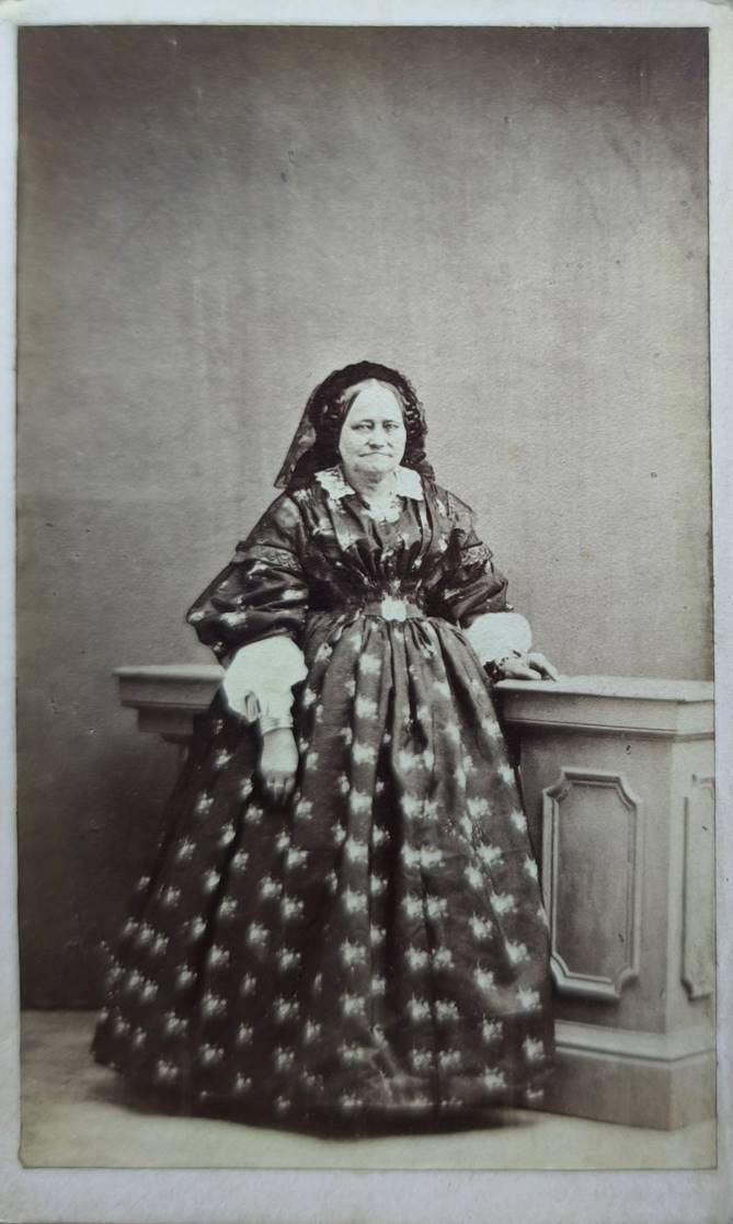 Obsah obrzku obleen, Retro styl, Lidsk tv, ze

Obsah generovan pomoc AI me bt nesprvn.